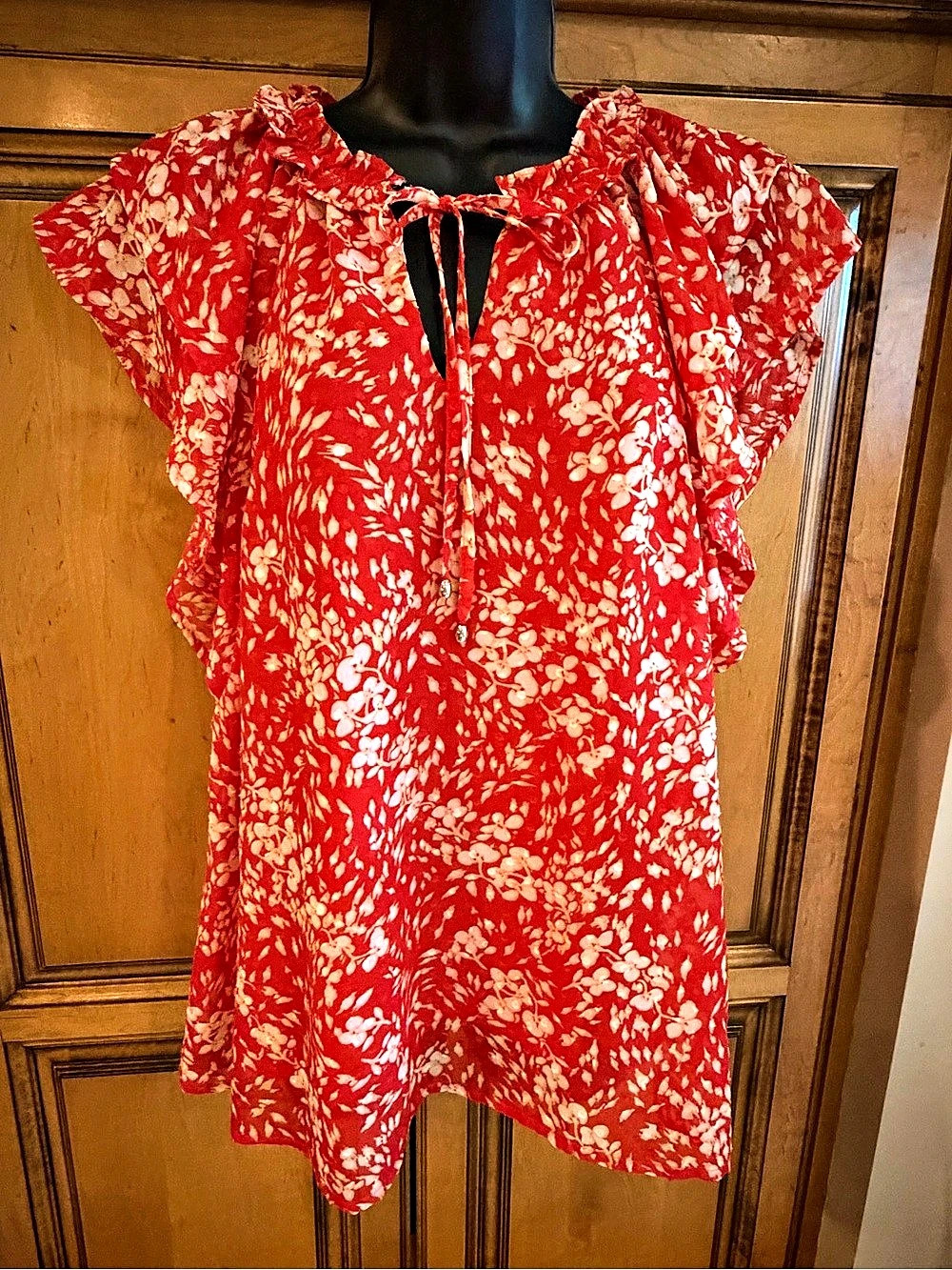 entro Floral Blouse in Red & White Size Medium Like New